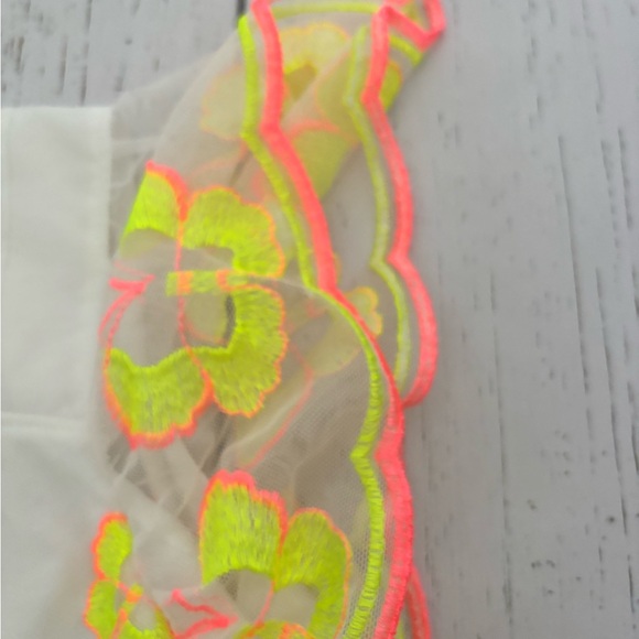 Adorable butterflies girl top - Picture 2 of 4